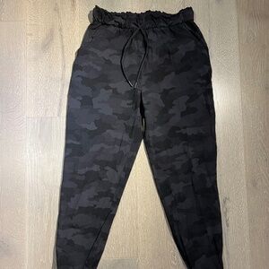 LULU LEMON size 8 women's high rise jogger